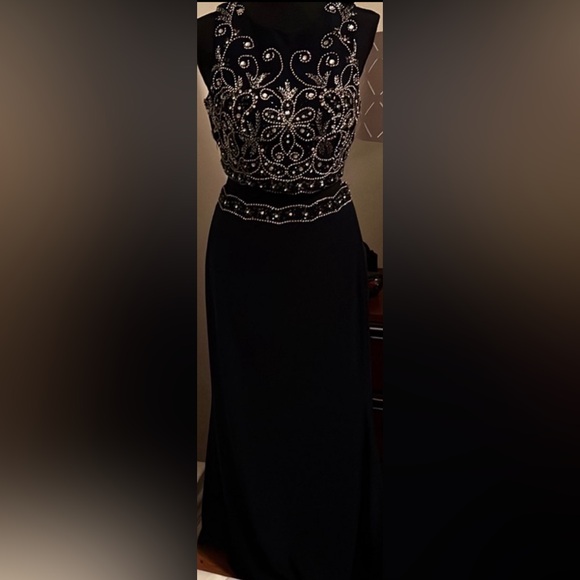 Elegant Camille Dark Blue 2 piece gown with crystals and beads Size 10 - Picture 3 of 9